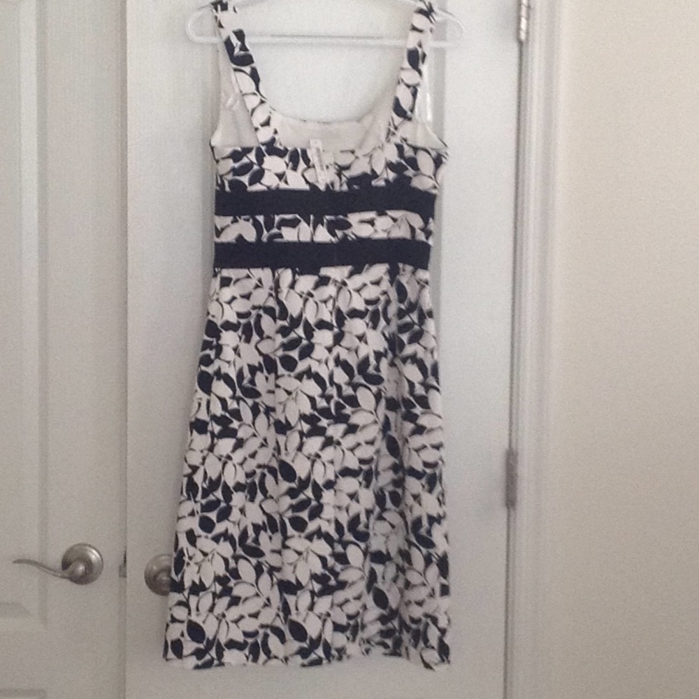 White House Black Market sleeveless flower dress - Picture 2 of 4